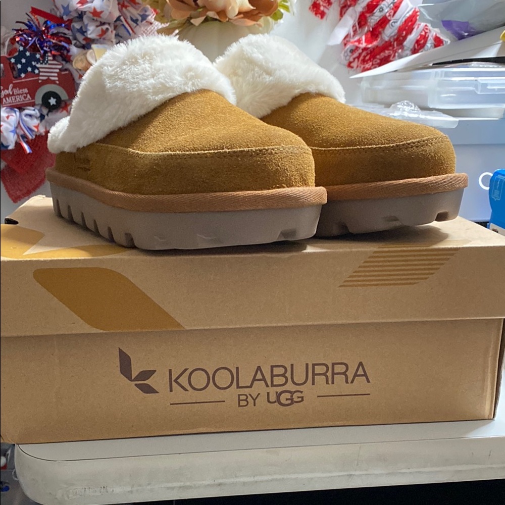 Koolaburra Tan and Cream Mules with Cozy Suede and Plush Lining